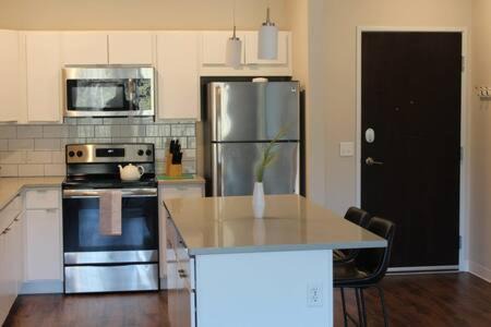 Ames Apartamento | 4 mi to Jack Thrice Stadium + hot tub