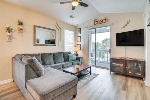Carolina Forest Apartamento | 4 Mi to Ocean Breezy Golf Condo in Myrtle Beach!