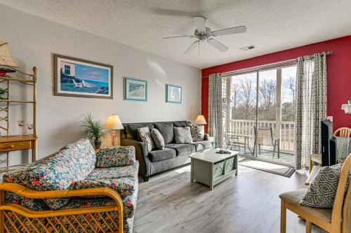 Carolina Forest Apartamento | 4 Mi to Ocean Myrtle Beach Condo with Resort Perks