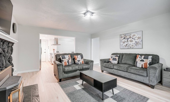 Stockton Casa | 4 Mi to San Joaquin River: Remodeled Home w/ Patio