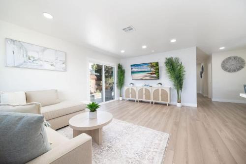 North Clairemont Casa | 4 Miles to Beach Central and Newly Renovated