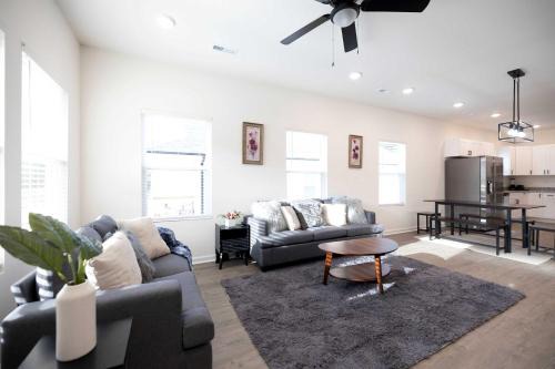 Burlington Casa | 4 Min to Downtown - 10 to Elon - Washer and Dryer