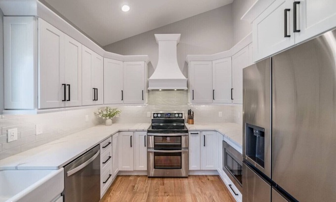 Vista Acres Casa | 4 Min to LU + shopping! | Hot Tub | Mtn Views