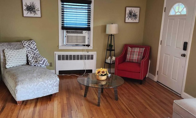 Asbury Park Casa | 4 minutes to famous Asbury boardwalk, beach, and other attractions.
