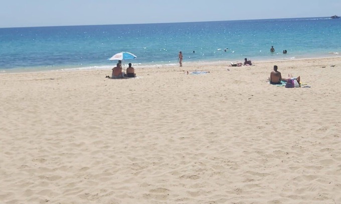 Bahia Calma Complejo | Villa con piscina privada, amplias terrazas y 3 apartamentos, privacidad garantizada.