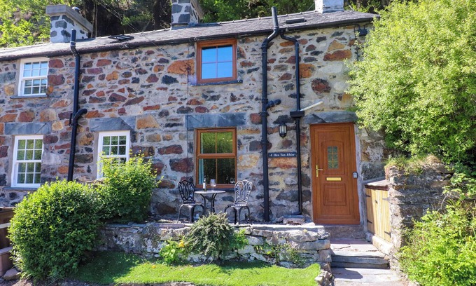 Beddgelert Cabaña | 4 OLD TANRHIW, pet friendly, character holiday cottage in Beddgelert