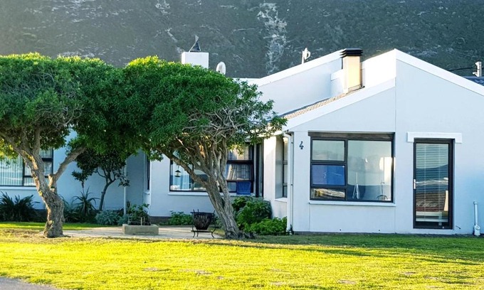 L'Agulhas Casa | 4 On Hoffman Seaview