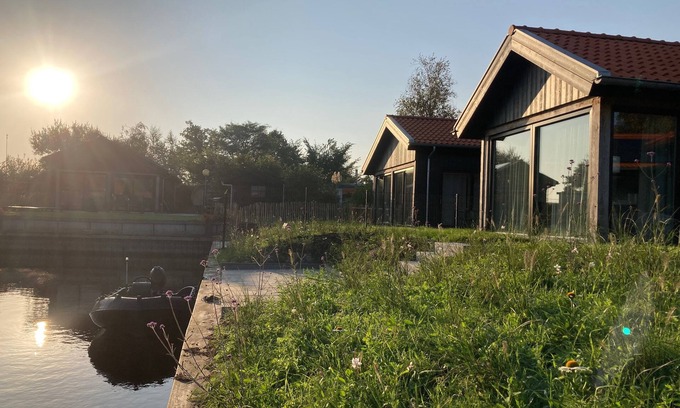 Anjum Casa | Chalet Albatros para 4 personas junto al agua con plaza de aparcamiento