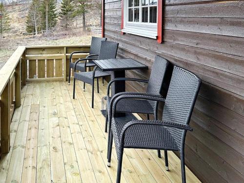 Olden Casa | 4 person holiday home in Lysøysundet