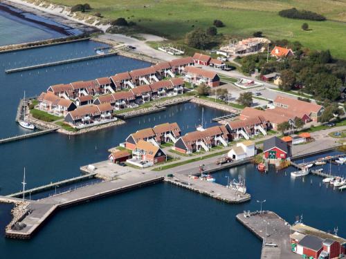 Borre Apartamento | 4 person holiday home on a holiday park in Borre