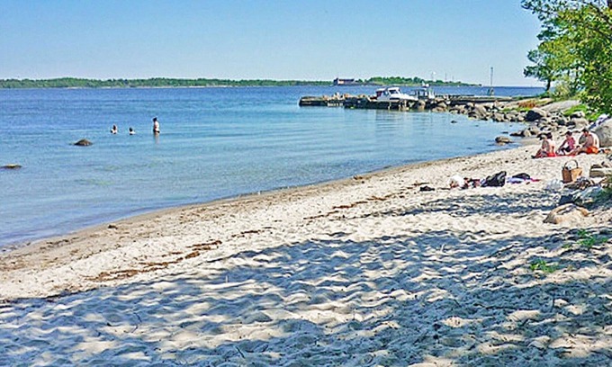 Drottningskar Casa | 4 person holiday home in Drottningskär