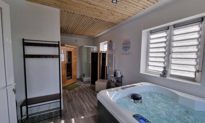 Fontaine-au-Pire Apartamento | Vrbo Property