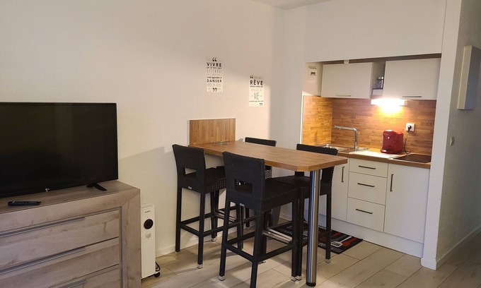Le Port Apartamento | 4-PERSON STUDIO CLOSE TO THE BEACH, PRIVATE PARKING
