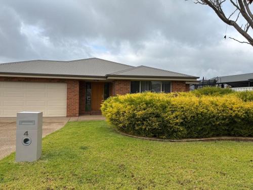 Estella Casa | 4 Pinnacle Place