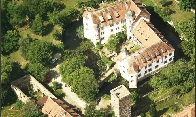 Lohrbach Otro | 4 románticos apartamentos castillo en la región Heidelberg / Valle del Neckar