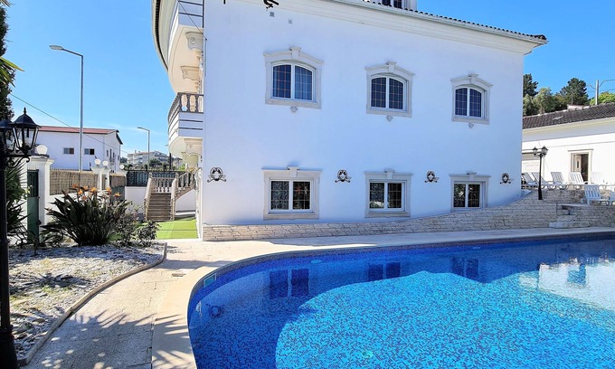 Arnal Casa | 4 Rooms Residence at Villa ☆☆☆☆☆ (10-15 Guests) by Silver Village Residence