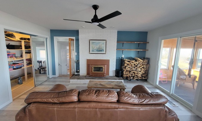 Leamington Cabaña | (4 season) Lake, hot tub, beaches and family fun