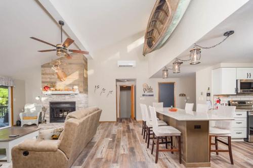 Waupaca Casa | 4 Seasons Lakehouse Luxury