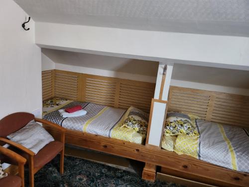 Beeston Casa | 4 single beds shared bathroom