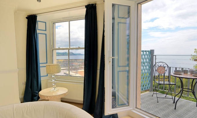 Lyme Regis Cabaña | 4 ST MICHAELS HOUSE, romantic, country holiday cottage in Lyme Regis