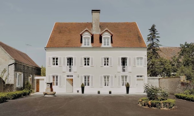 Saunieres Casa | 4-star Maison de Maître, 25 minutes from Beaune. Swimmingpool, sauna, steamroom.