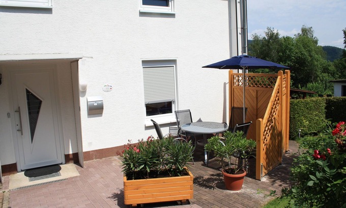 Witzenhausen Casa | Casa de vacaciones de 4 estrellas Antonia, céntrica, cerca de la ciudad, ubicada directamente en el carril bici del valle de Werra
