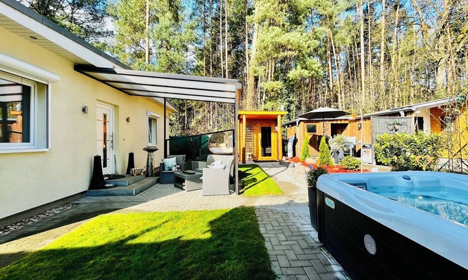 Michendorf Casa | 4 Sterneferienhaus Direkt am Wald, Nahe Potsdam & Berlin