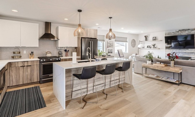 Jefferson Park Casa | 4 story brand new modern townhome in the heart of Jefferson Park