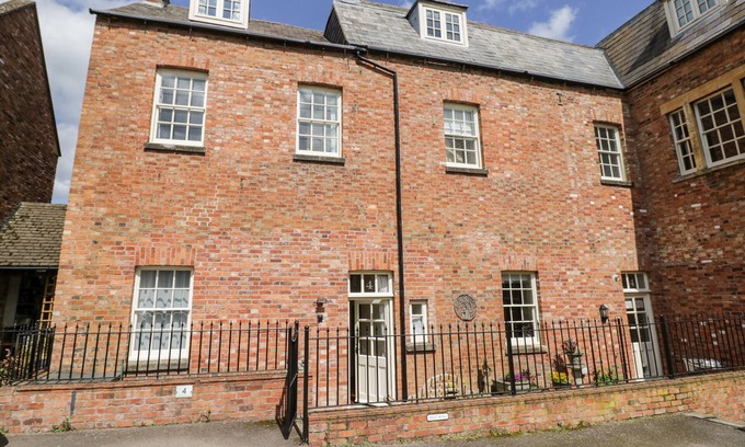 Shipston on Stour Cabaña | 4 THE OLD COUNCIL HOUSE, family friendly in Shipston-On-Stour