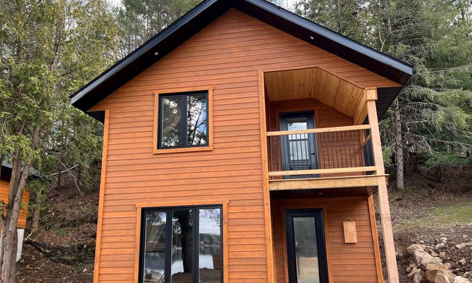 Bowman Chalet De Esquí | [# 4 The Raven] Chalet on the banks of the river.