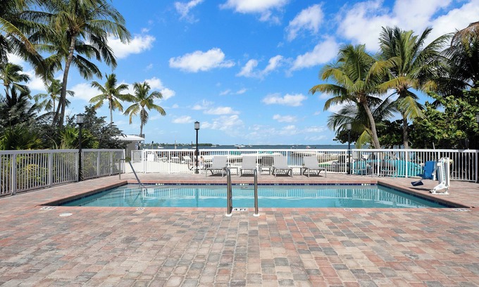 Key Largo Hotel | 4 Tropical Waterfront Stay w/ Private Beach, Pool, Workstation & Kayak