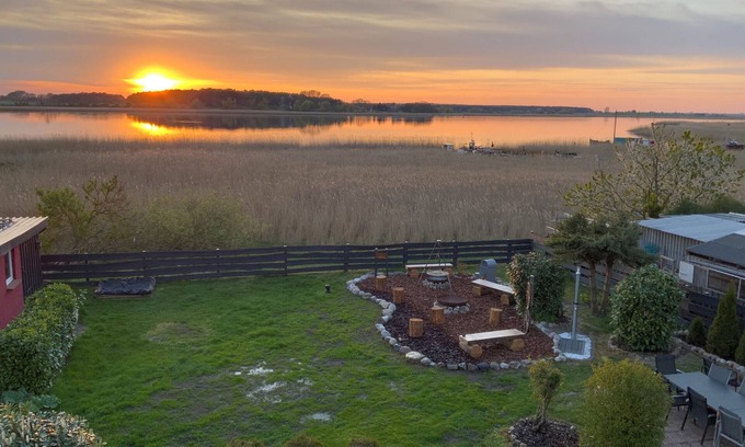 Molschow Casa | 4*-Villa-DIRECT WATERFRONT-LOCATION-WINTERGARDEN-SAUNA-GARDEN-URIGE GRILL-/CHILL-LOUNGE