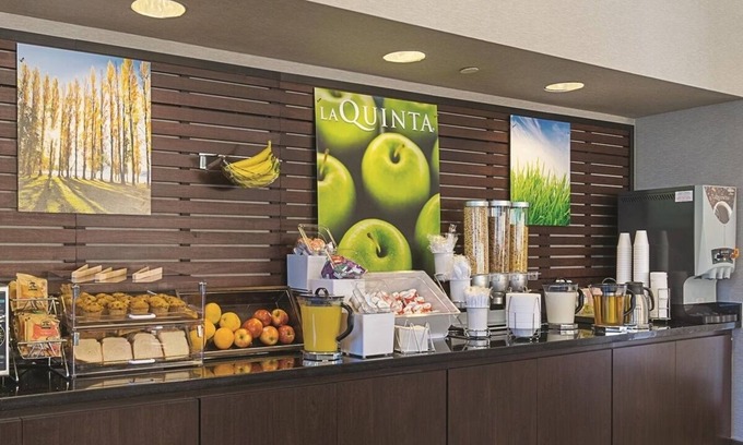 Guasti Hotel | 4 x 2 Double Beds at La Quinta Inn & Suites by Wyndham Ontario Airport