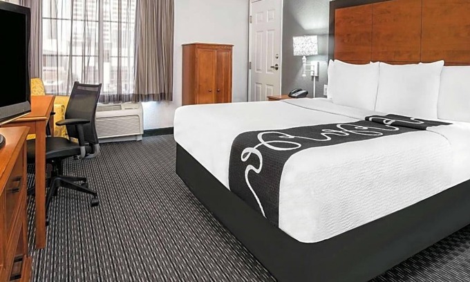 Arsenal Casa | 4 x King Bed ADA at La Quinta Inn by Wyndham San Antonio Downtown