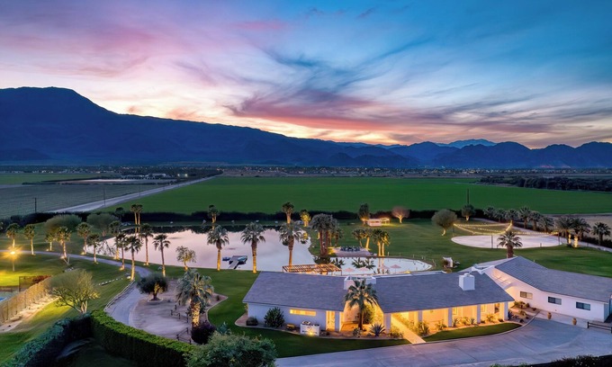 Palm Springs Villa | Buena Vista by AvantStay | Massive Outdoor Oasis w/ Pool, Spa & Firepit!