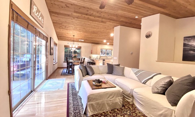 Croft Cabina | Secluded, forest views, private hot tub, pet friendly, rivers, lakes, wineries