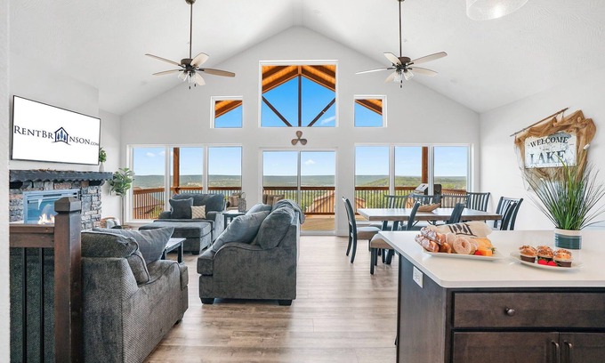 Kimberling City Casa | Labor Day Open, $400 of Daily Activities Free, Amazing Lake Views, Big Deck, Patio with New Hot Tub