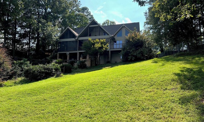 Fairbanks Casa | 4000 sq ft Home of paradise on a lake!
