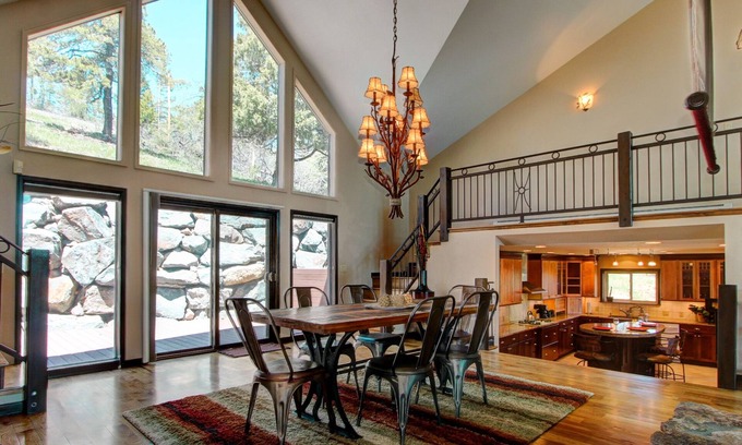 Evergreen Casa | 4000 pies cuadrados de lujo en casa de montaña. 28 minutos Denver y SKI. Las mejores vistas! ¡¡BAÑERA DE HIDROMASAJE!!