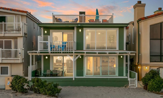 Hollywood Beach Casa | 4021O: 3 BR, 3.5 BA House in Oxnard, Sleeps 10