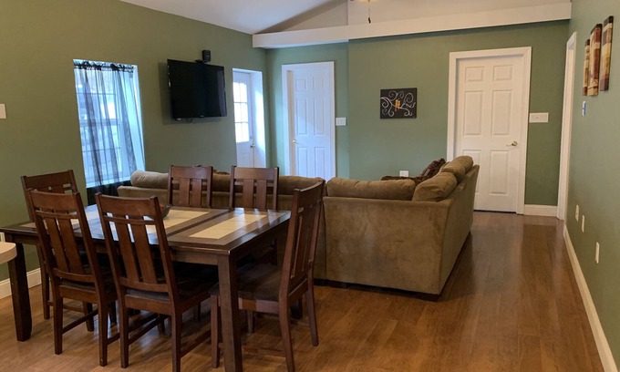 Watkins Glen Casa | 405 S. Madison, Suite A