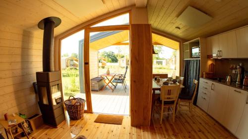 Bleckede Casa | 408-Kleinis Tiny House mit Kamin bis 4 Pers