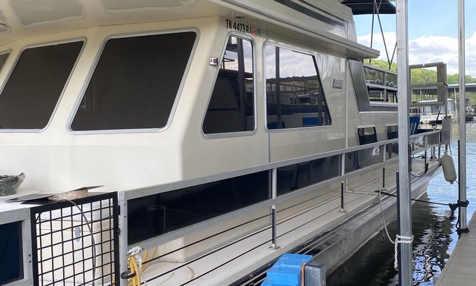 Guild Alquiler De Eote | 41 Foot Boat on Tennessee River, 15 minutes from Chattanooga