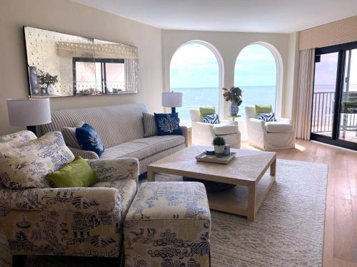 Isle of Palms Apartamento | 417 Seascape Villas, Beachfront! Stunning Views! Pool!