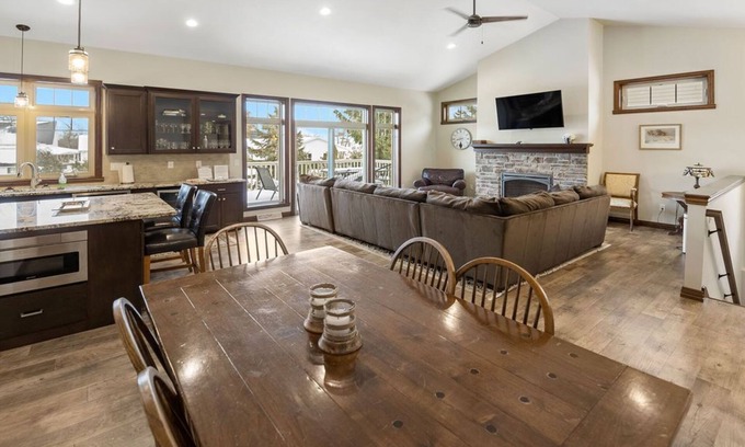 Fish Creek Condominio | 4188 Cottage Row Ct. - Nueva construcción en el centro de Fish Creek - ¡Camina por todas partes!