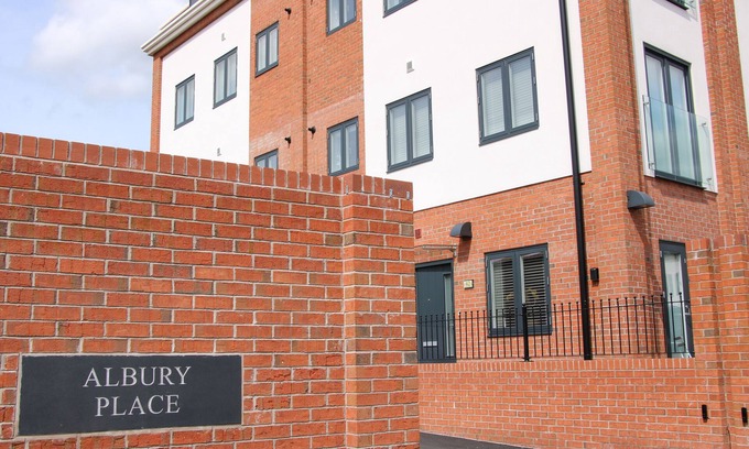 Shrewsbury Cabaña | 42 ALBURY PLACE, character holiday cottage in Shrewsbury