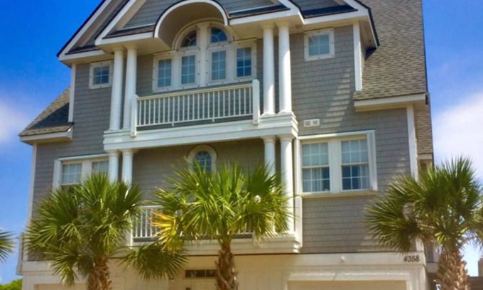 North Topsail Beach Casa | 4358 Island Dr Oceanfront 5BR, Internet, bañera de hidromasaje, piscina comunitaria