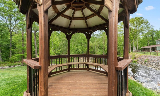 Sparta Casa | 45 Acre Private Lake, Pickle Ball Courts, Fire Pit, Kayaks/SUP, King's Dominion