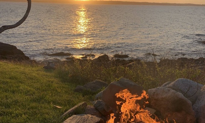 Pemaquid Point Cabaña | 45 feet in the cliffs of maine watching sunsets with a fire! And the whales!!!