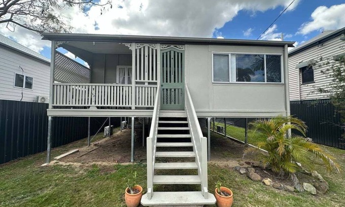 Rockhampton Casa | 45 Kent Street - The Whole House in Rockhampton City